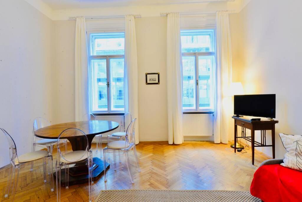 Beautiful Viennese Flat In The City Centre Kültér fotó
