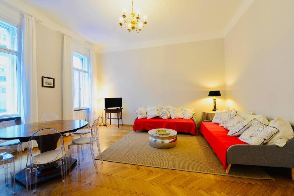 Beautiful Viennese Flat In The City Centre Kültér fotó